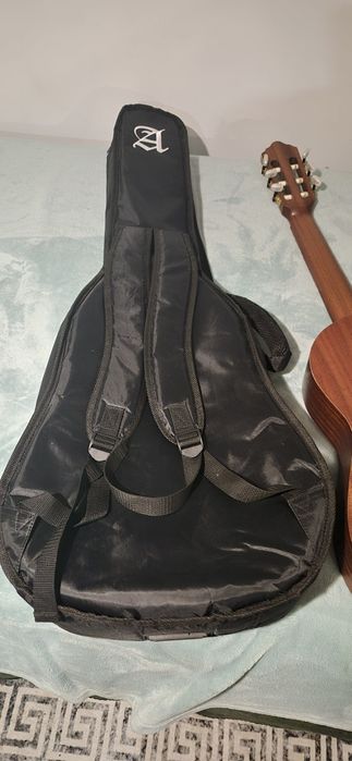 Uma Guitarra Lusitana GC 200  fabrico português