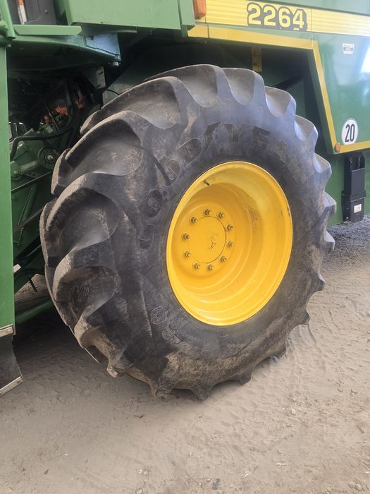 Kola john deere 650/75R32