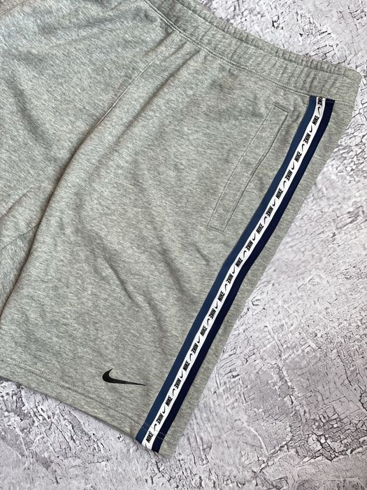 Оригінальні шорти Nike з лампасами найк с-м котонові