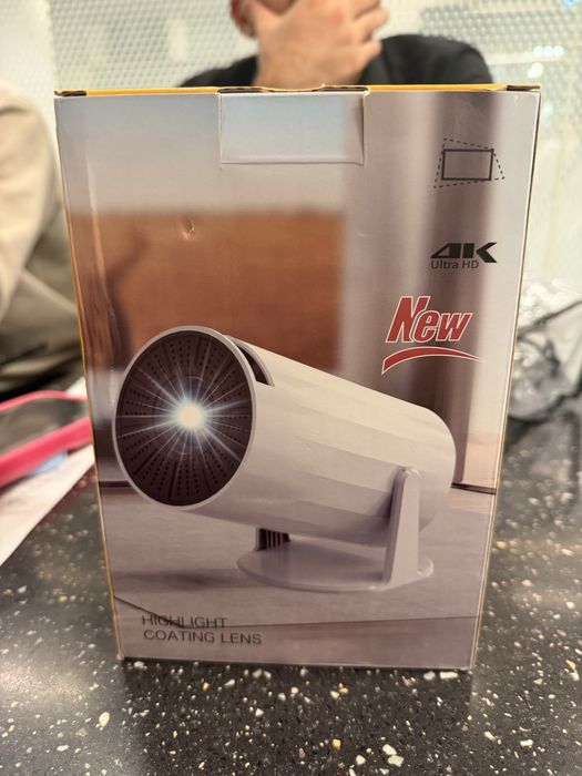 Mini Projetor LED Portátil 4K Ultra HD (Lente Highlight Coating) – Novo na Caixa
