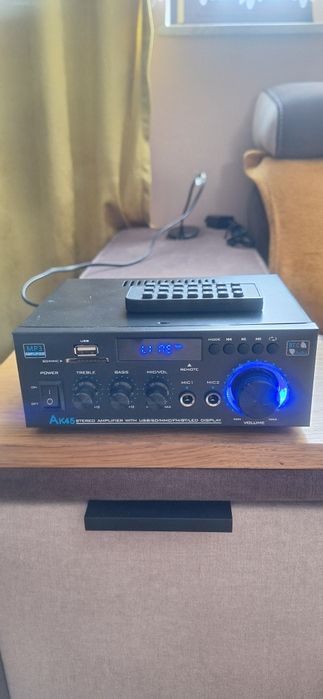 Wzmacniacz stereo z radiem AK45