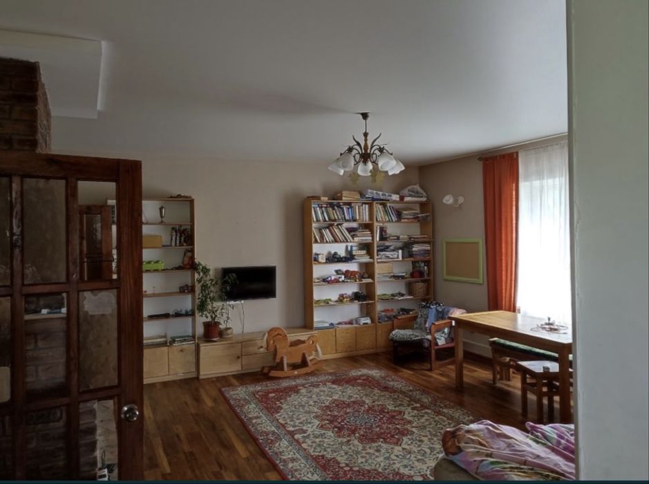 Дом , Фонтанка 2, асфальтированный подьезд . 400м от трассы.