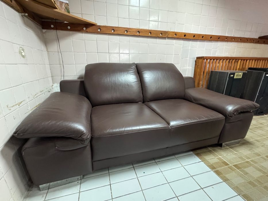 Продам диван шкіряний офісний