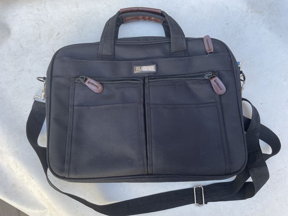 Vendo mala de tiracolo de portátil Over lords Dragon leathter