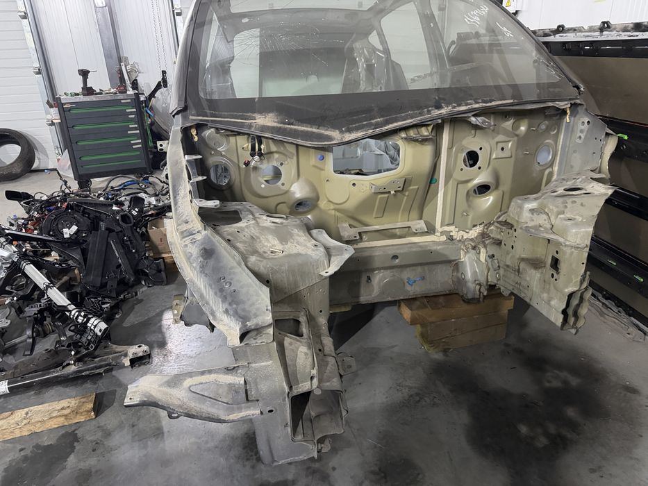 Tesla model y кузов чверті