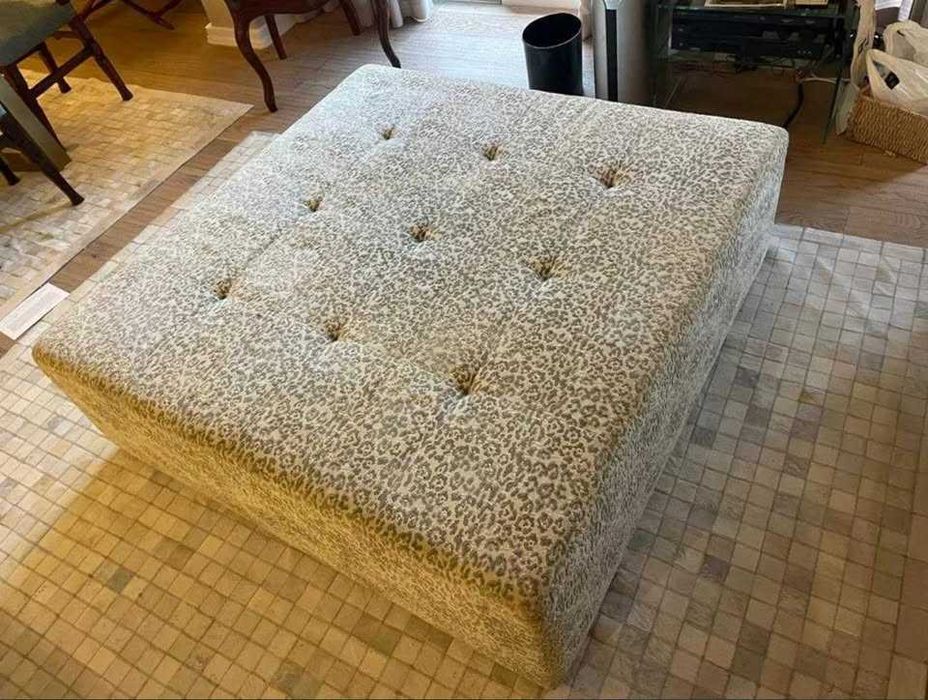 Banqueta em veludo