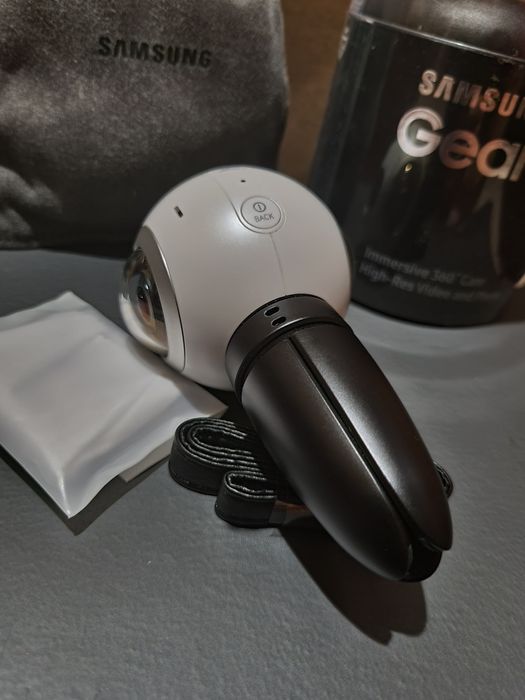 Камера Samsung Gear 360