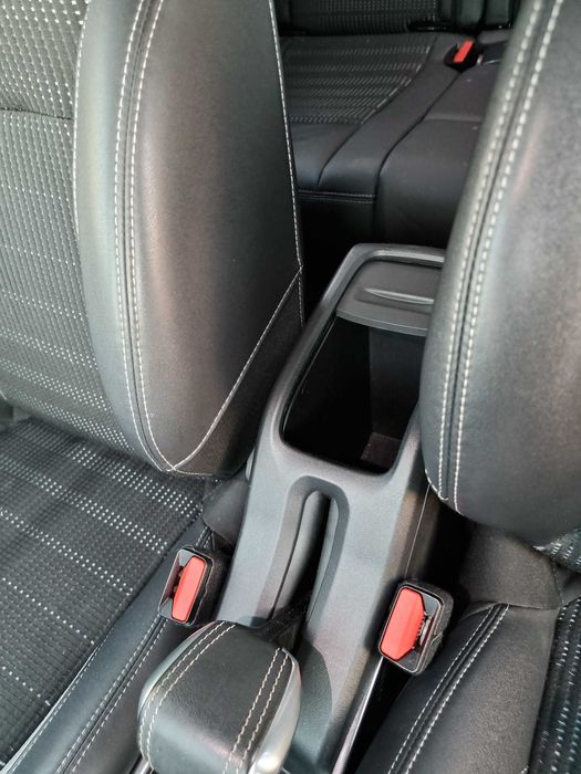 Carro Peugeot 2008