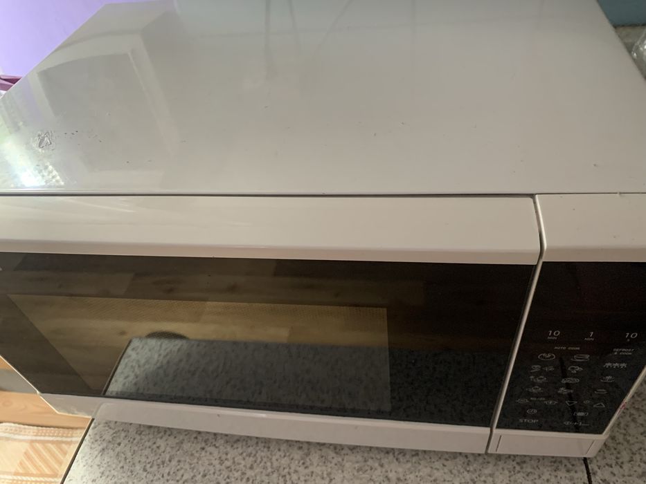 Kuchenka mikrofalowa Sharp R270 Do naprawy, samodzielnego rozkrecenia