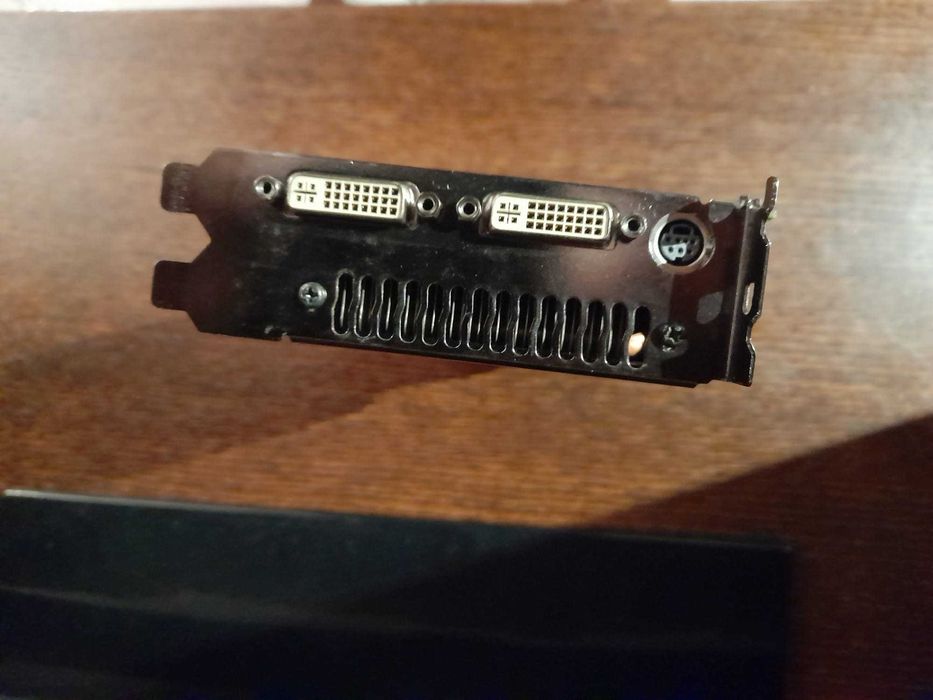 Placa gráfica nvidea64564135284355121