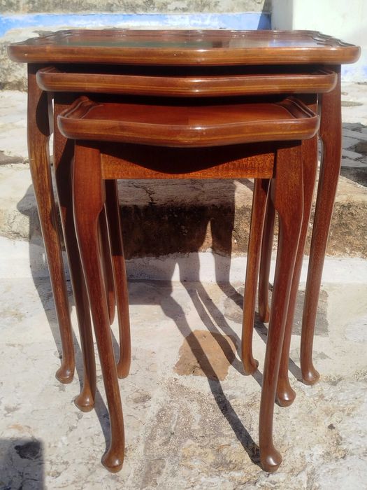 Conjunto de 3 Mesas de Encaixe "Mesa Mãe" Moveis Antigos em Mogno Polido
