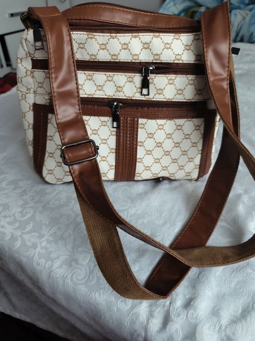 Torebka z długim paskiem