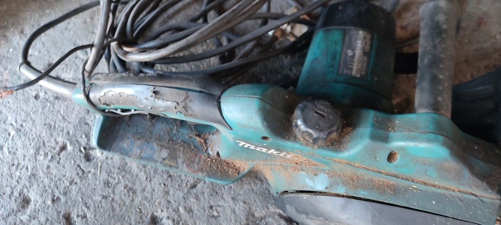 Piła łańcuchowa elektryczna Makita