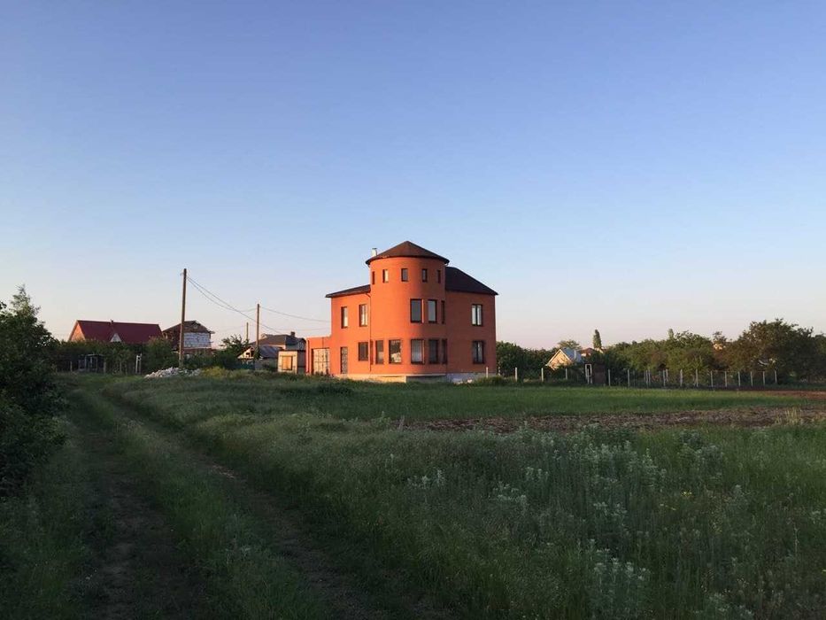 Частный дом из красного кирпича с.Бурлачья Балка