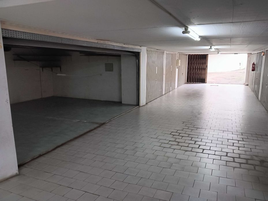 Garagem / Arrecadação / Armazém (SETÚBAL) 4 Caminhos