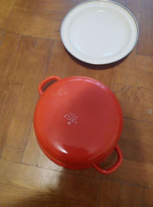 Кастрюля новая 3л