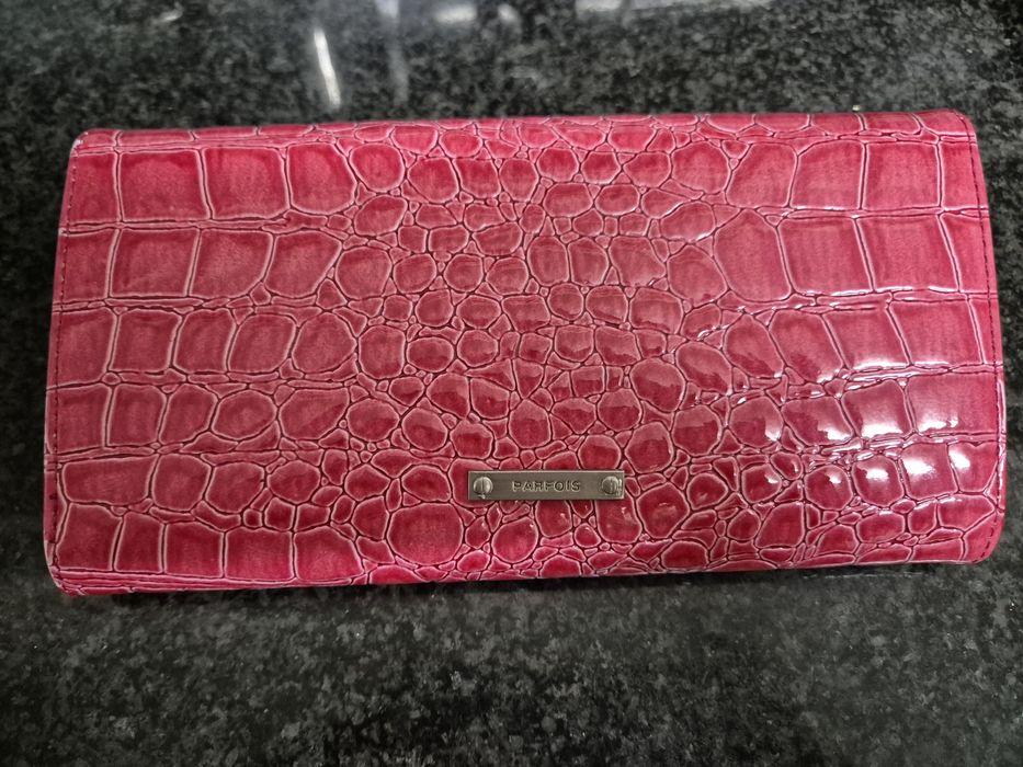 Vendo carteira nova.