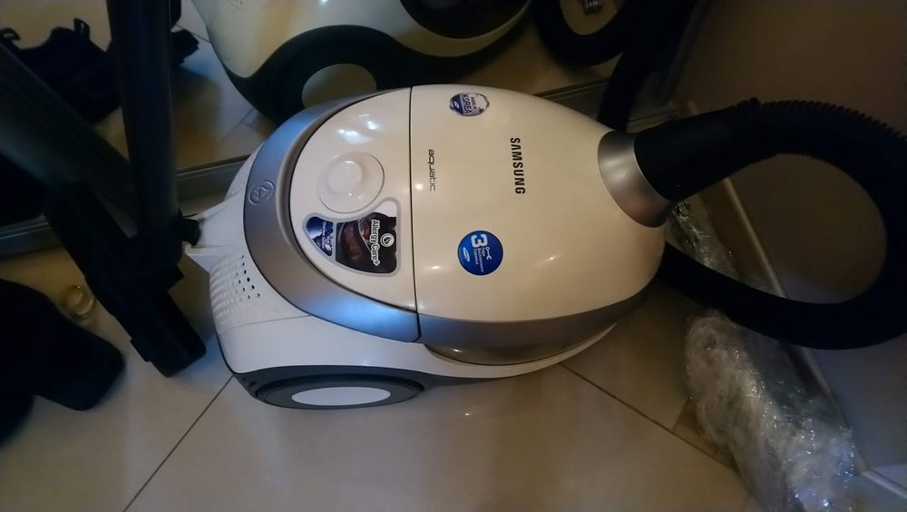 Пылесос без мешка SAMSUNG VCD 9420 S31 аквафильтр