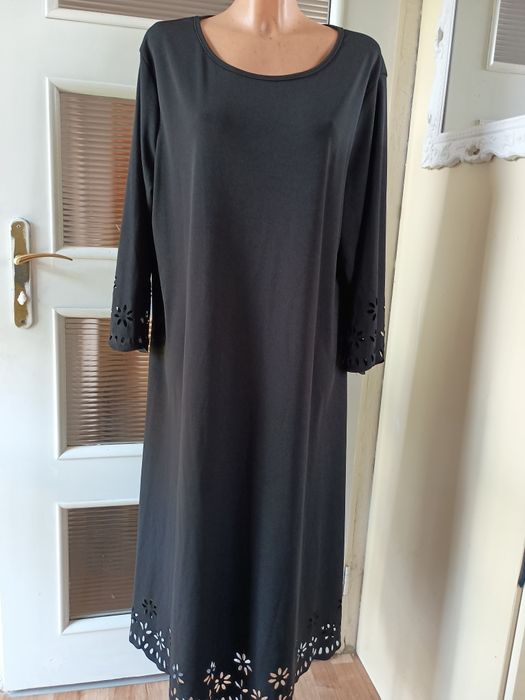 Sukienka intensywnie czarna