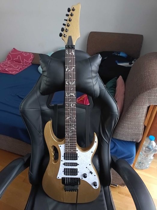 Gitara DIY w stylu Ibanez Jem Jr. Steve Vai signature