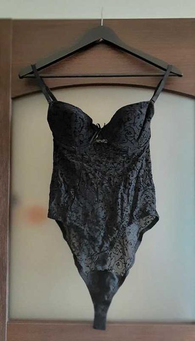 Czarne body r.75B prześwitujące motyw florystyczny Milena