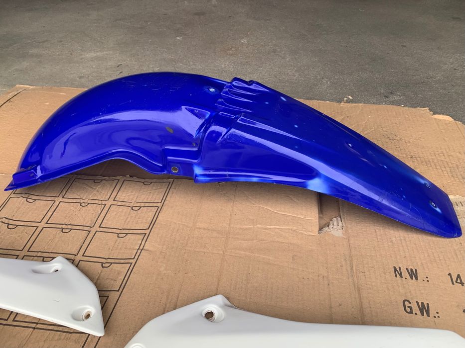 Tampas do depósito e Guarda lamas traseiro Yamaha YZ125 YZ250 96–01