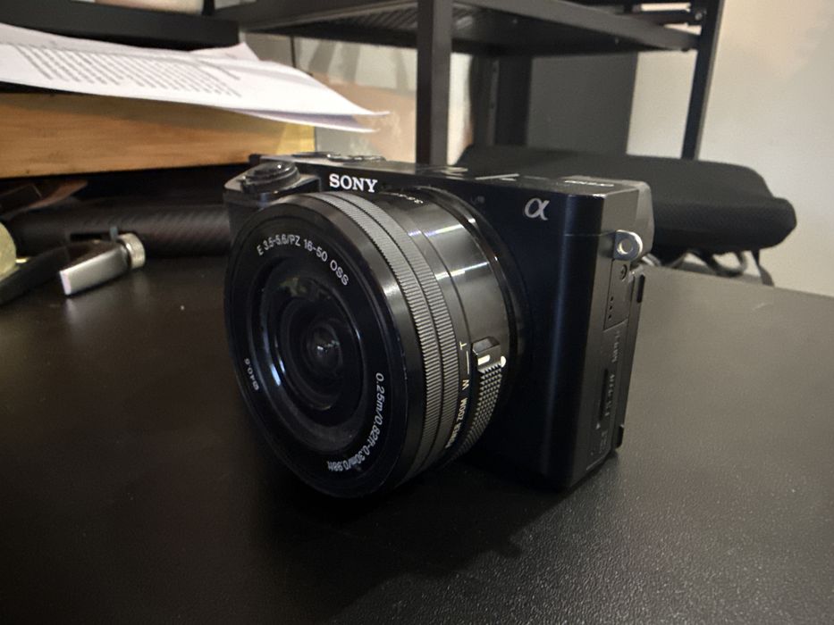 Sony a6100 4K + Lente E PZ 3.5-5.6