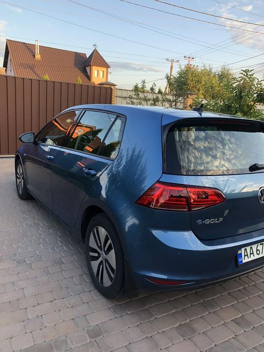 Продам Volkswagen E-golf 2016