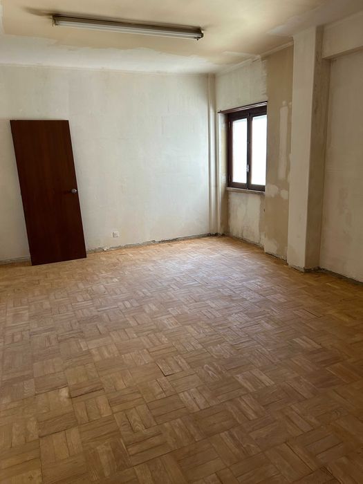Escritório para arrendar em Belém num 1º Andar atrás do CCB