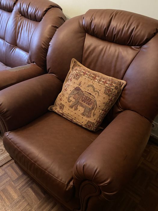 Sofas em pele individuais 2 x