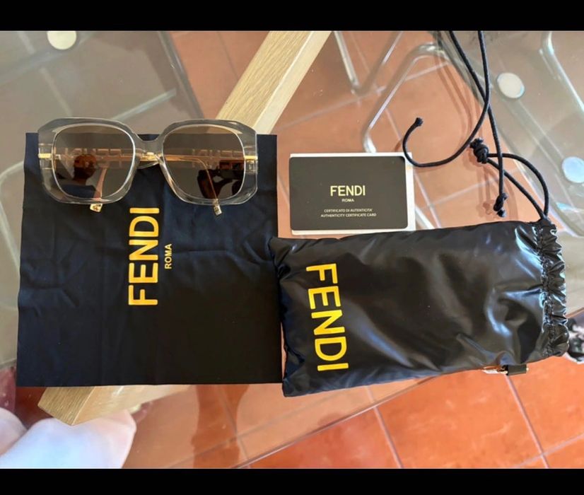 Óculos da de luxo da Fendi