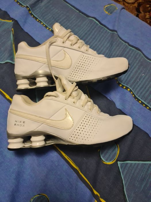 Женские кроссовки Nike Shox