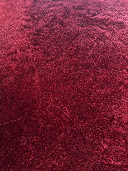 Tapete medio vermelho novo