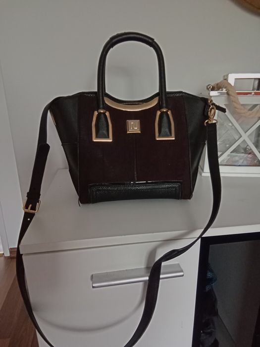 Torebka do ręki. River island. Czarna z dodatkowym długim paskiemi