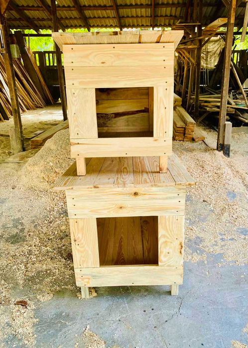 Будка для собак из натурального дерева
