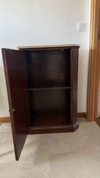 Movel de sala ou corredor, com pedra de marmore…  absolutamente conservado.