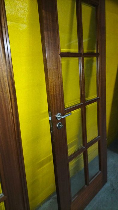 Vendo Portas madeira maciça em excelente estado