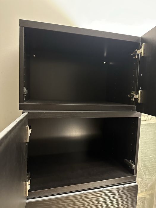 Conjunto 5 Módulos IKEA BESTA + Portas LAXVIKEN – Elegância e Arrumação