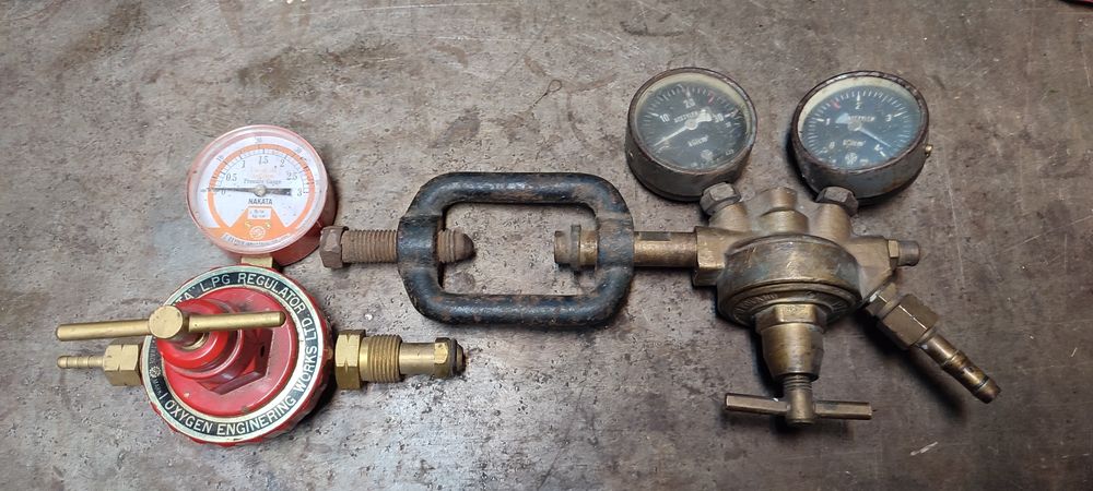 2 zawory: gaz- propan butan, tlen-acetylen