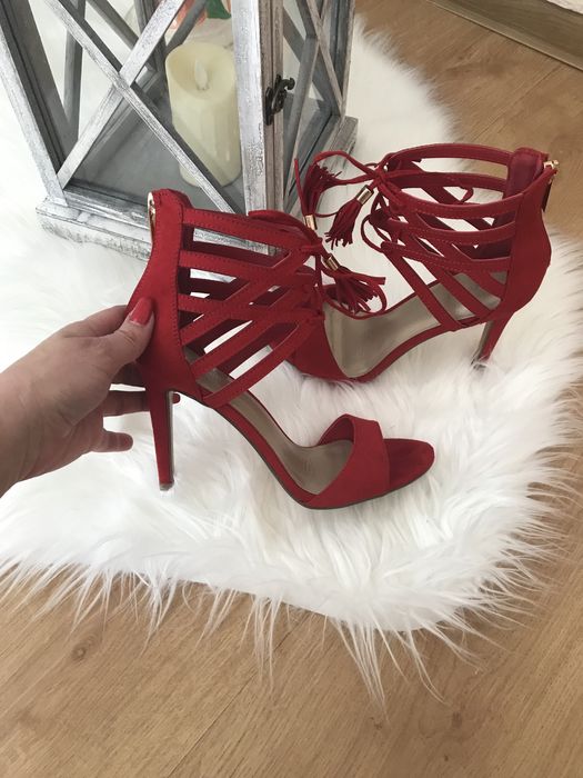 Sandałki szpilki czerwone wiązane 37