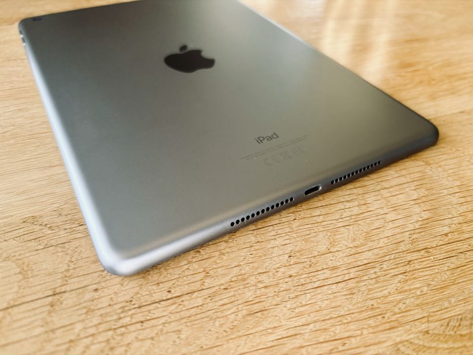 Tablet Apple iPad 6th super stan srebrny