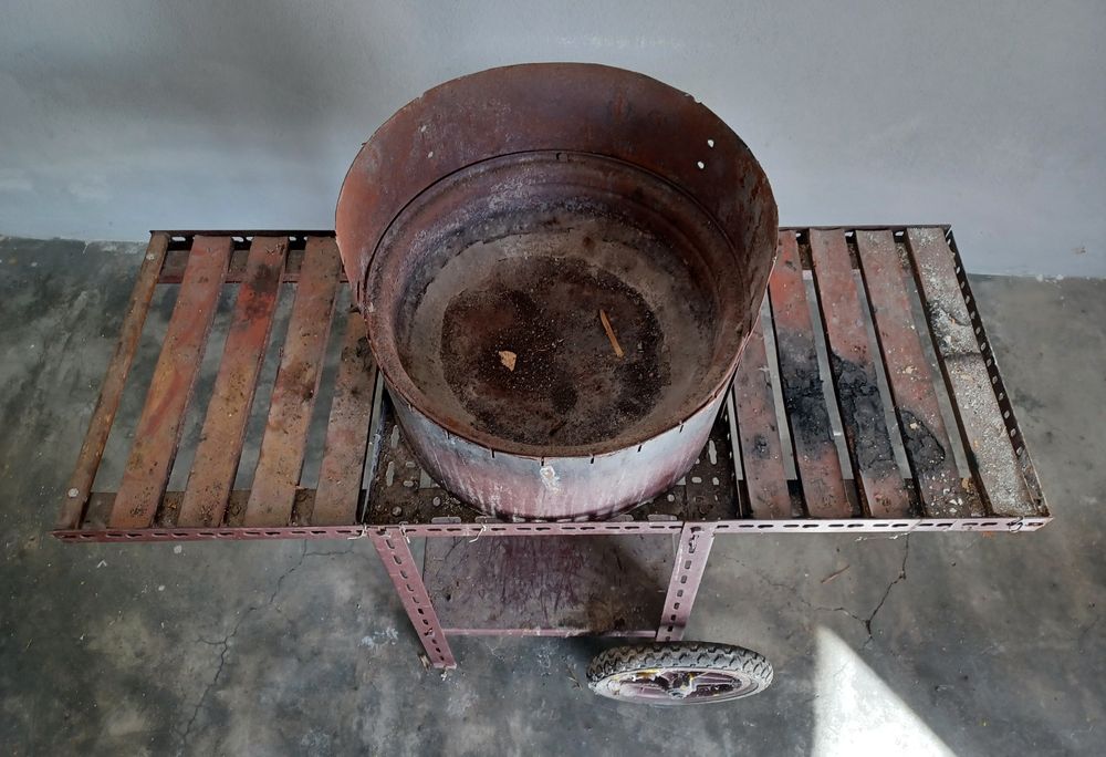 Grelhador/ fogareiro com rodas