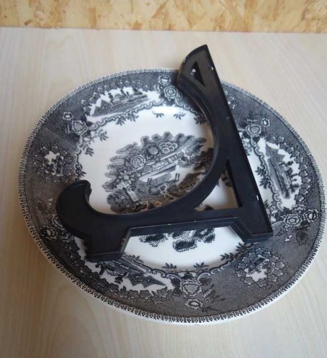 Prato da Fábrica de Loiça de Sacavém - Motivo "Estátua"