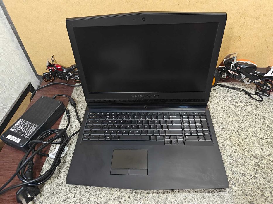 Ноутбук Alienware 17 R4 4K 7820HK 32GB SSD+HDD GTX 1080 8GB свіжа АКБ ...
