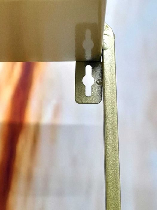 Estante Dourada de Beleza e Estética Nova