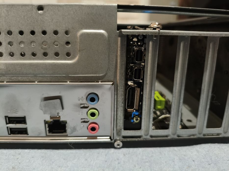 Небольшой компьютер, пк 8 ядер 16 потоков. 16гб оперативки