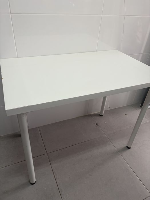 Mesa branca/ secrutaria