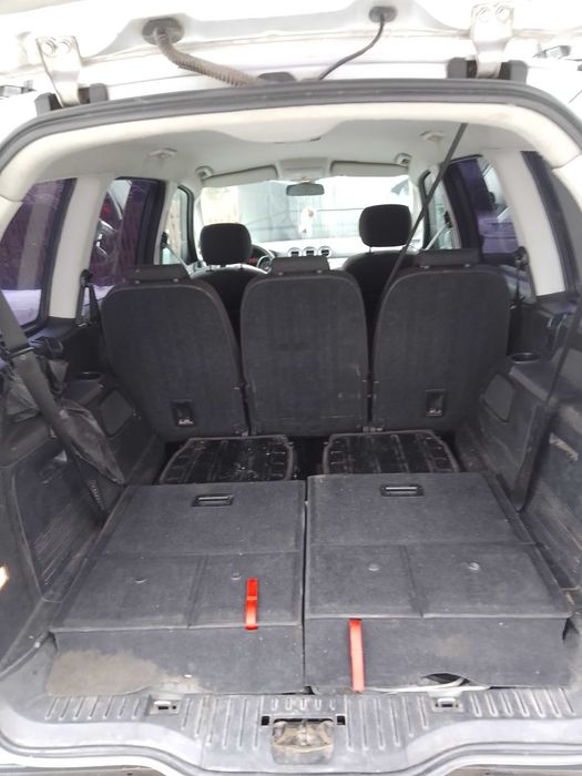 Ford Galaxy siedmioosobowy