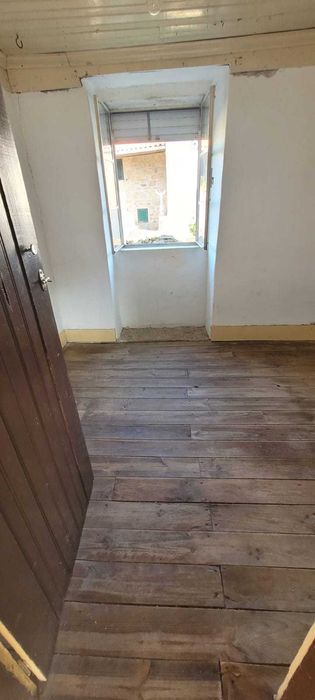 Moradia em pedra à renovar
