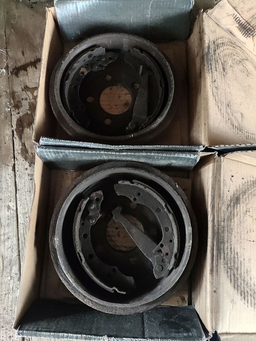 Тормозные барабаны с колодками Шкода Фабия